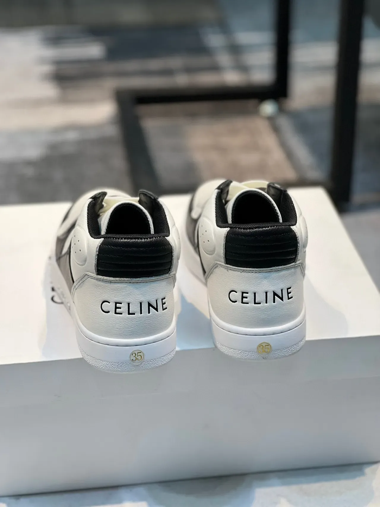 Celine CT-01 Sneakers Lifestyle en Cuir Perforé de Deux Tons Hautes 2