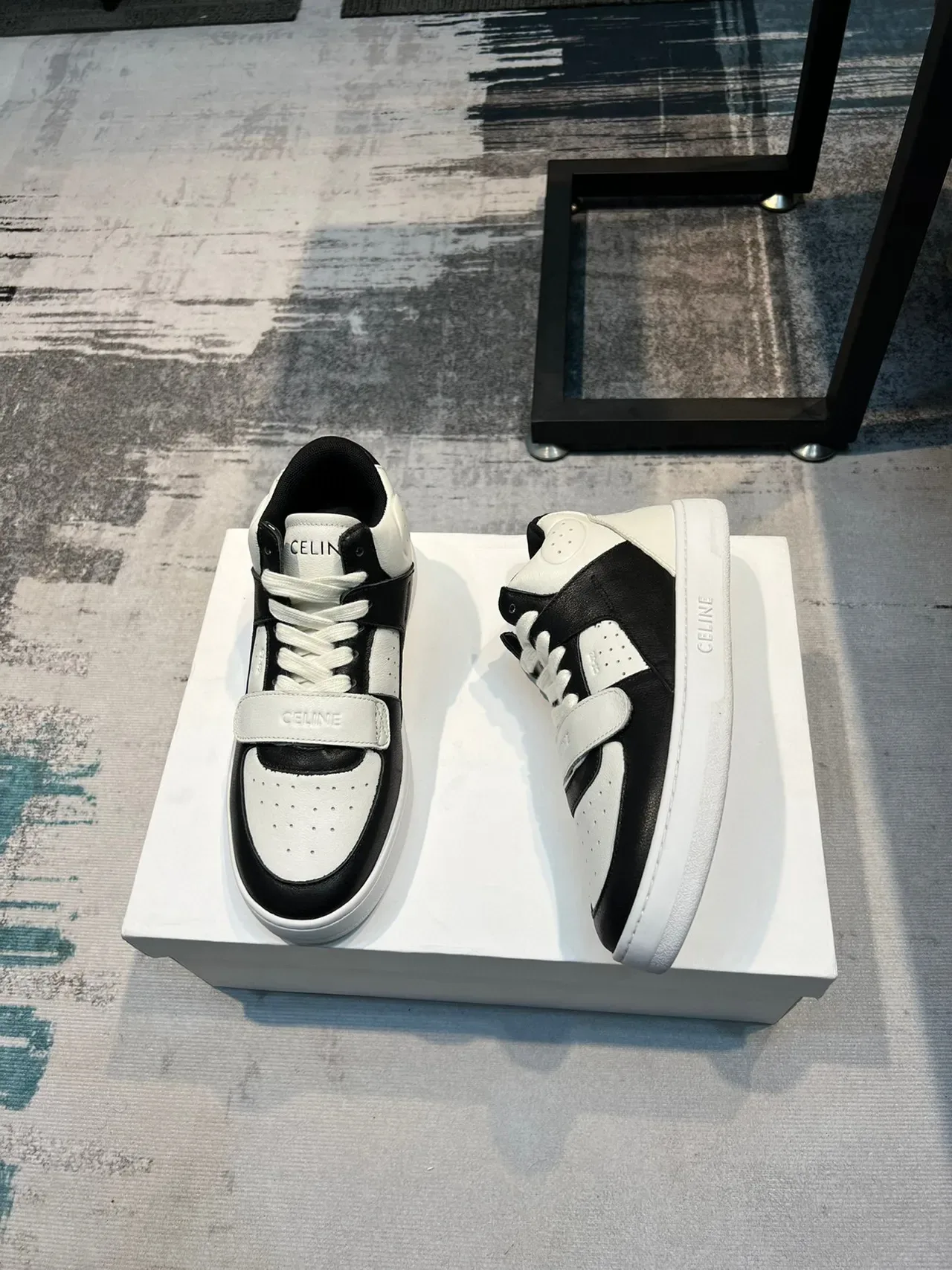Celine CT-01 Sneakers Lifestyle en Cuir Perforé de Deux Tons Hautes 4