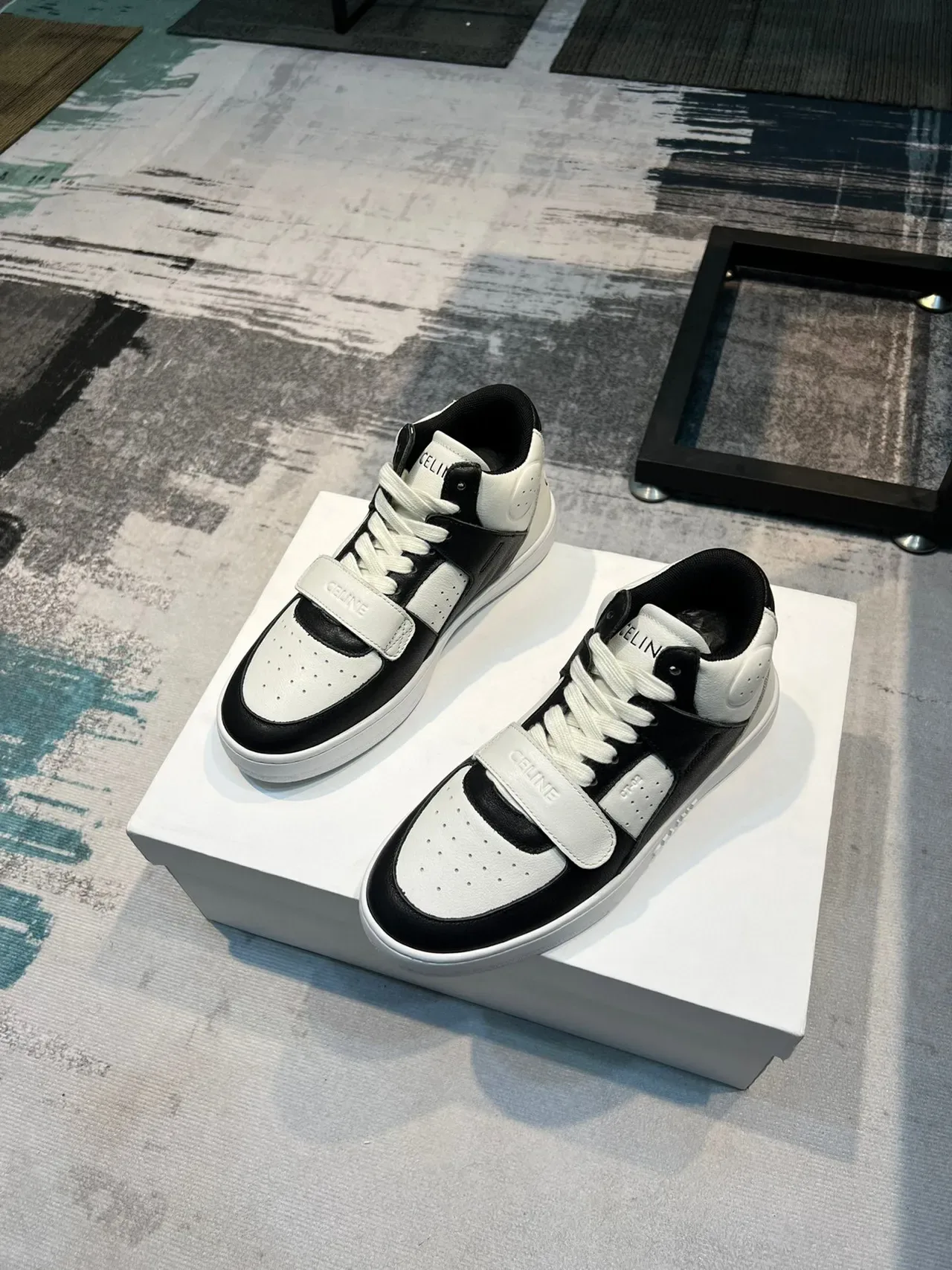 Celine CT-01 Sneakers Lifestyle en Cuir Perforé de Deux Tons Hautes 5