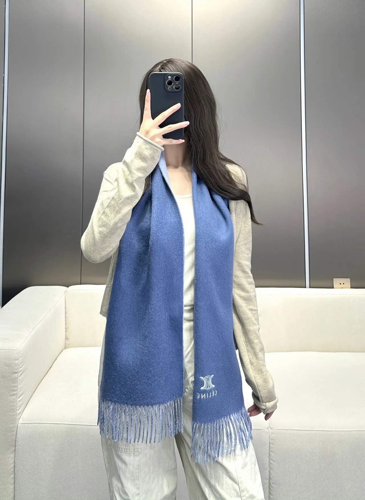 Celine Triomphe এমব্রয়ডারি নীল ক্যাশমিয়ার স্কার্ফ 2