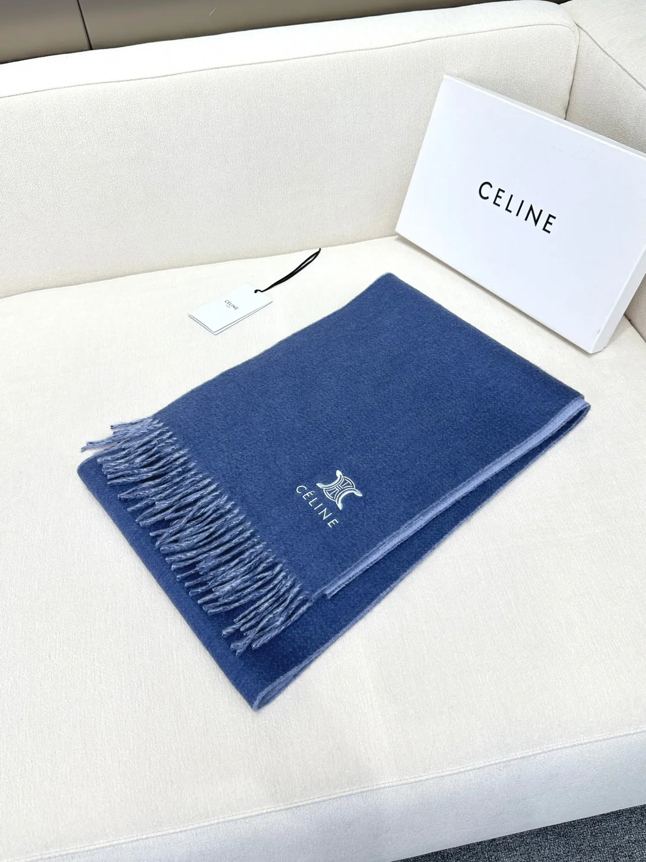 Celine Triomphe এমব্রয়ডারি নীল ক্যাশমিয়ার স্কার্ফ 6