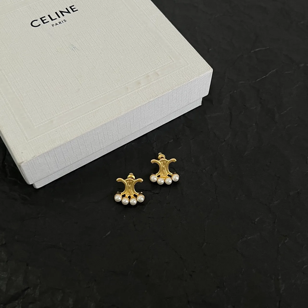 Celine Triomphe Gold-Tone মুক্তা ইয়াররিংস 6
