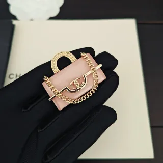 Chanel बैग प्रेरित गुलाबी सोना पत्थर ब्रोच