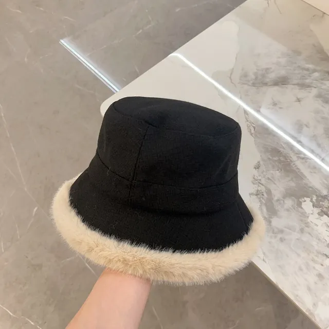 Chanel Noir Beige Tweed Fourré de Fourrure Chapeau de Seau 5