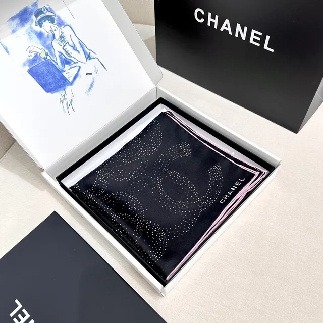 Chanel lenço de seda preto rosa branco camélia pontilhada e motivo CC 6