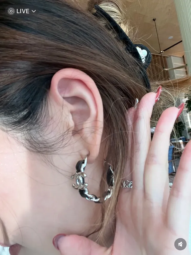 Chanel नीला सोना बड़ा हूप कपड़े से लिपटा हुआ कानफूली 3
