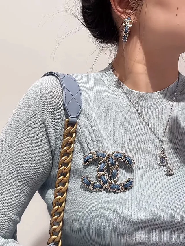 Chanel नीला सोना बड़ा हूप कपड़े से लिपटा हुआ कानफूली 5