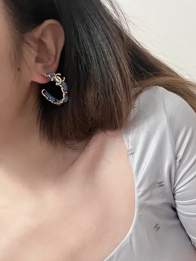 Chanel नीला सोना बड़ा हूप कपड़े से लिपटा हुआ कानफूली 6