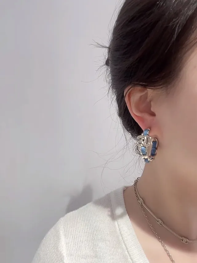 Chanel नीला सोना बड़ा हूप कपड़े से लिपटा हुआ कानफूली 8