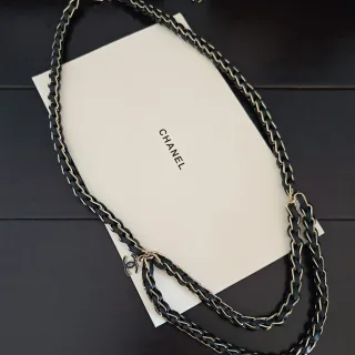 Chanel बुनकर चमड़ा और गोल्ड-टोन चेन नेकलेस