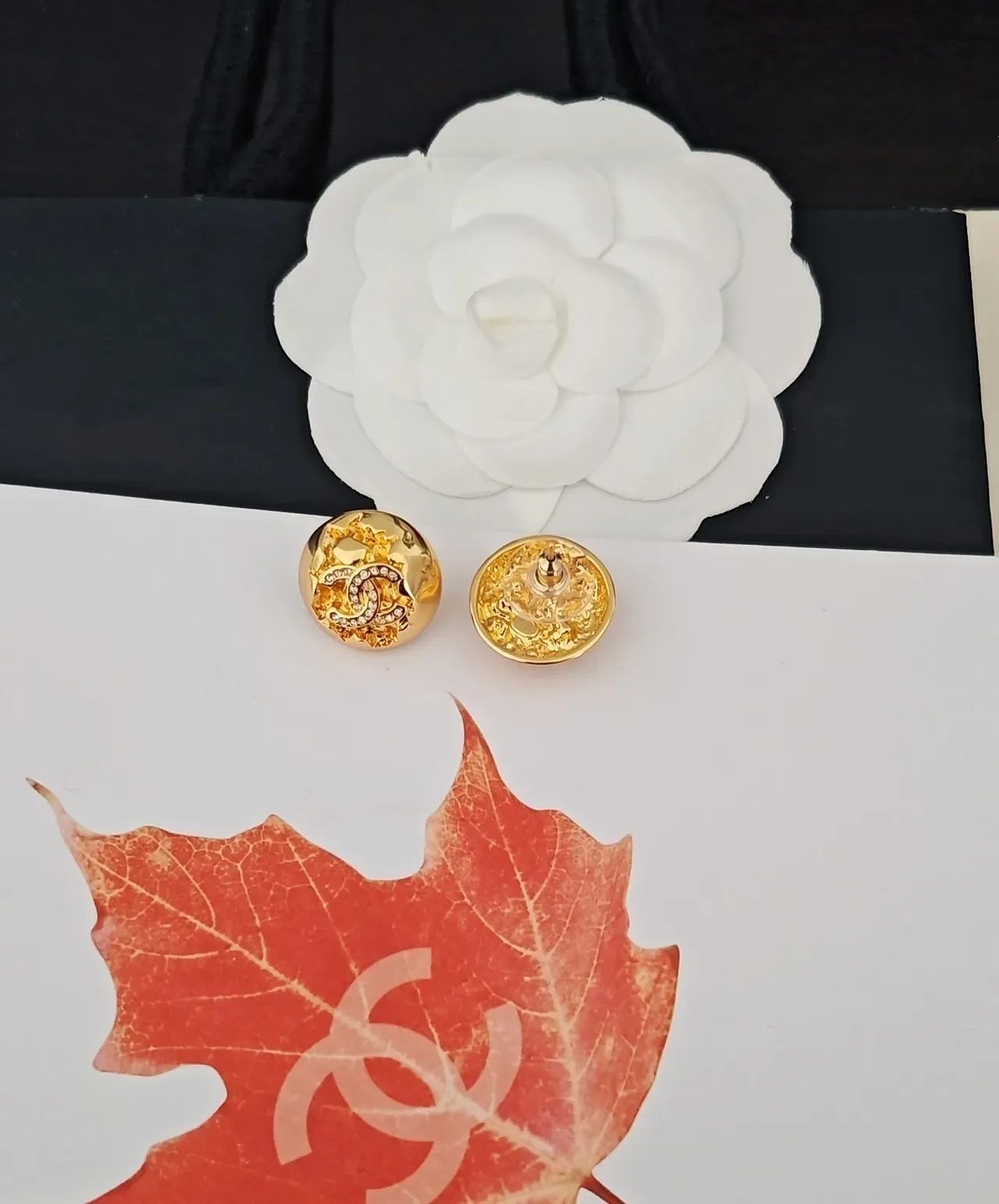 Brincos Chanel Camélia Motif Cristal Dourado 2