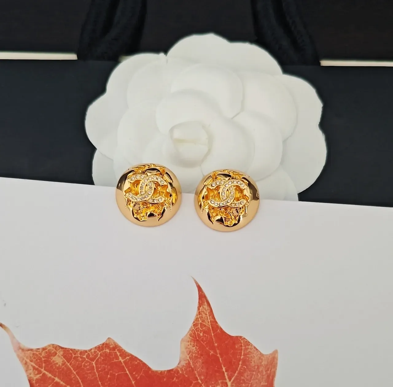 Brincos Chanel Camélia Motif Cristal Dourado 3
