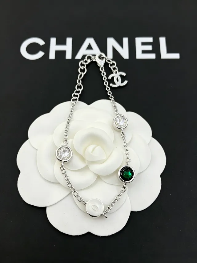Chanel CC Charm Silver Green Chain Link Faceted Crystal And Stone Charms Bracelet 3