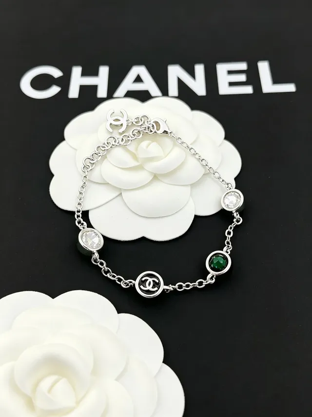 Chanel CC Charm Silver Green Chain Link Faceted Crystal And Stone Charms Bracelet 4