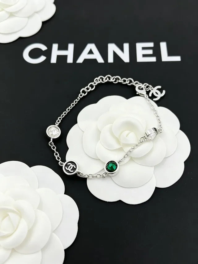 Chanel CC Charm Silver Green Chain Link Faceted Crystal And Stone Charms Bracelet 5