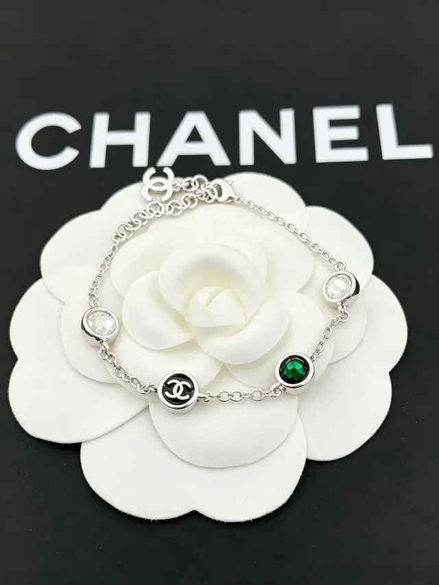 Chanel CC Charm Silver Green Chain Link Faceted Crystal And Stone Charms Bracelet 7