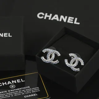 Chanel CC Logo 水晶 Pavé 耳钉