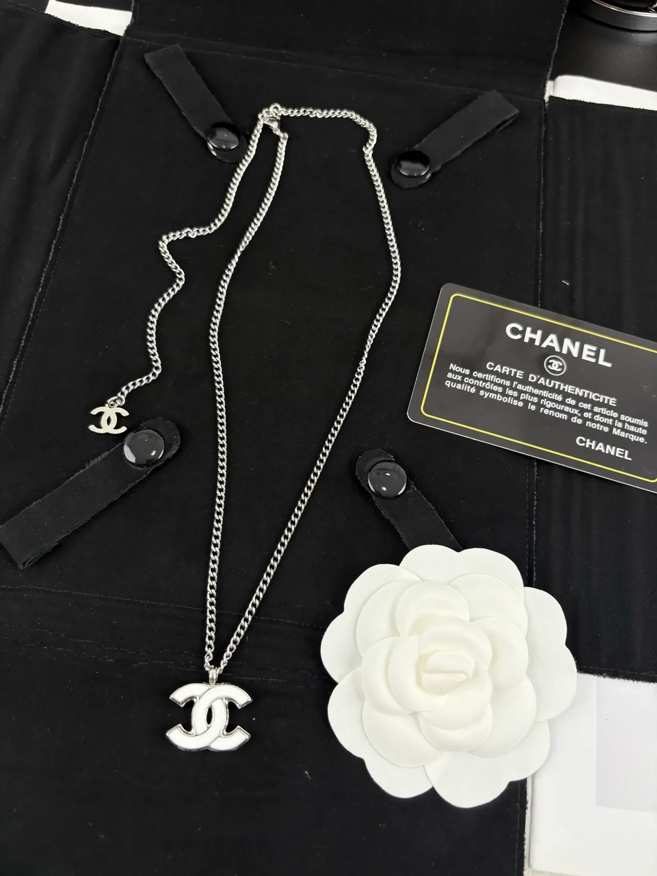 Chanel CC Logo Necklace Silver White Curb Chain Interlocking Pendant Necklace 3