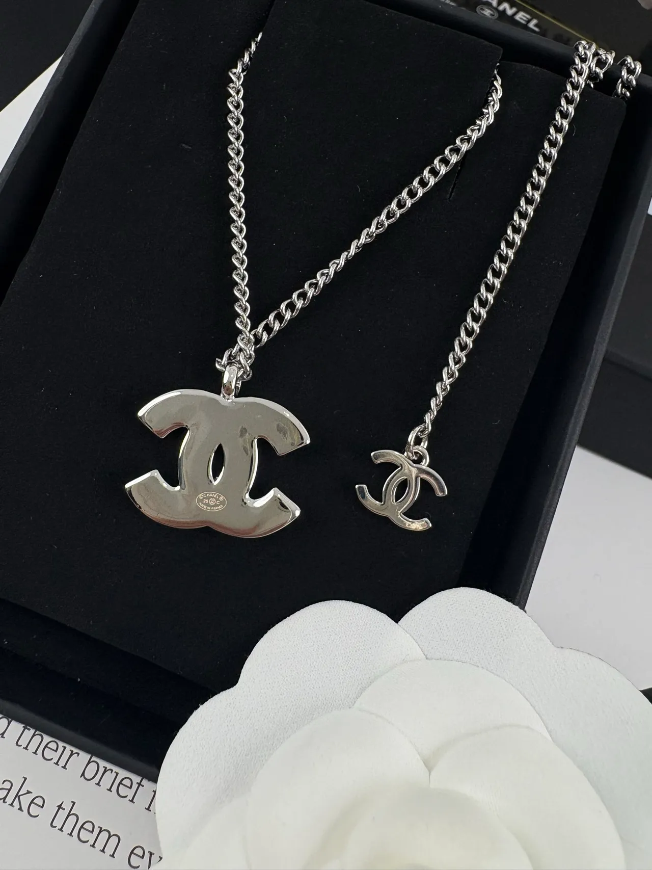 Chanel CC Logo Necklace Silver White Curb Chain Interlocking Pendant Necklace 5