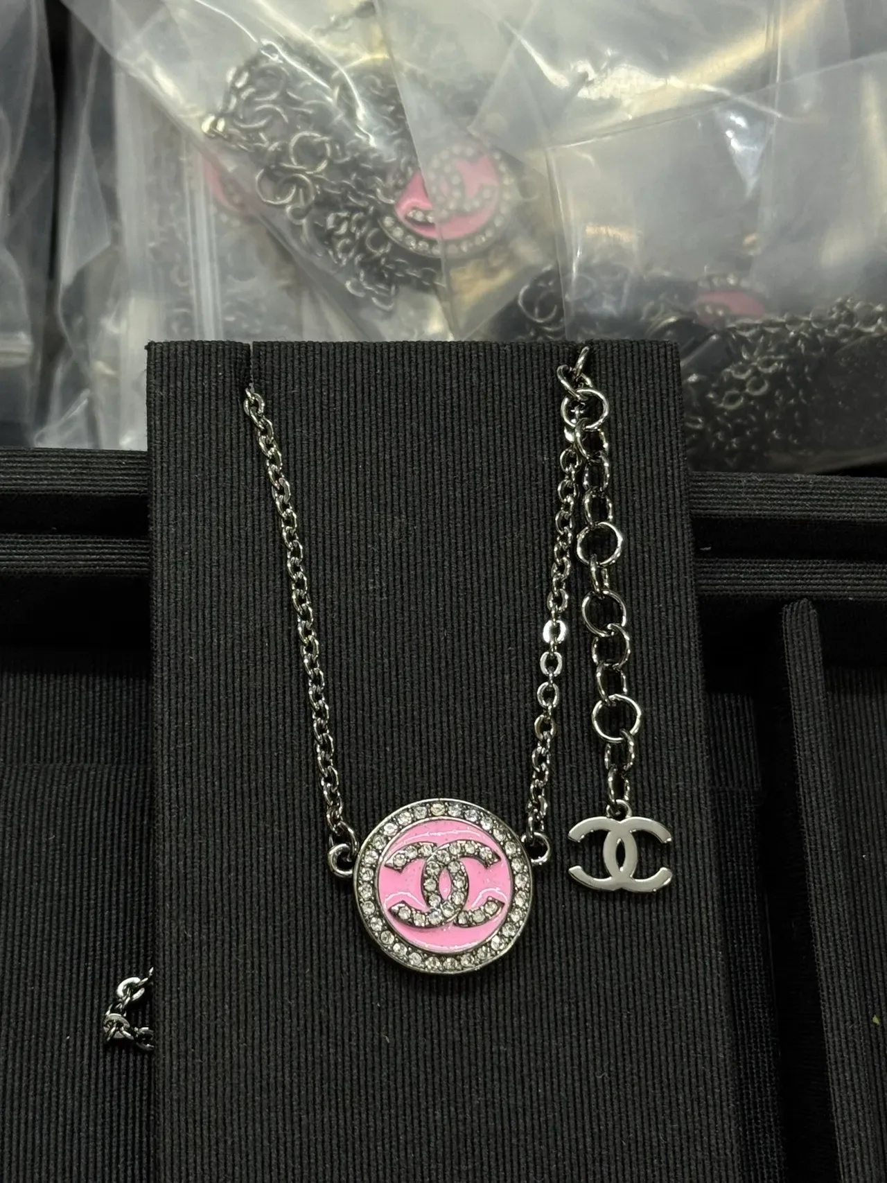 Chanel CC Logo Pendentif Collier Rose Argent Circulaire Émaillé Cristal-Pavé Bélière Collier 9