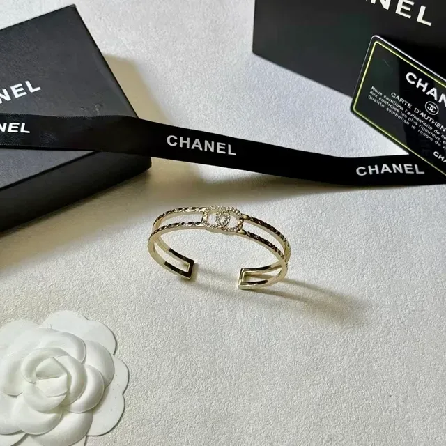 Bracelet Chanel CC Motif Cristaux Pavé Doré Double Poignet 2