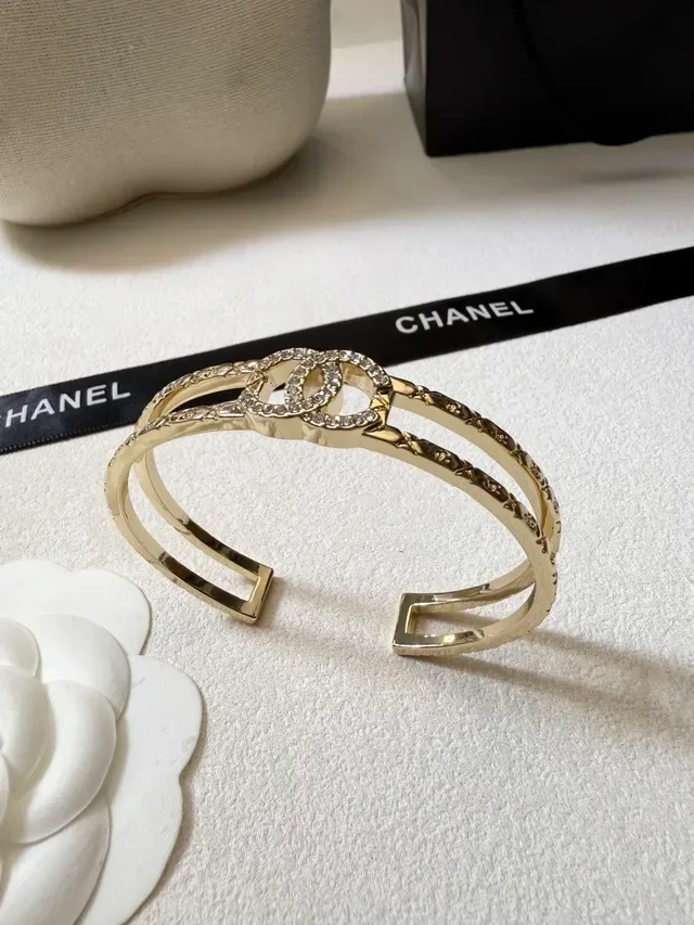 Bracelet Chanel CC Motif Cristaux Pavé Doré Double Poignet 7