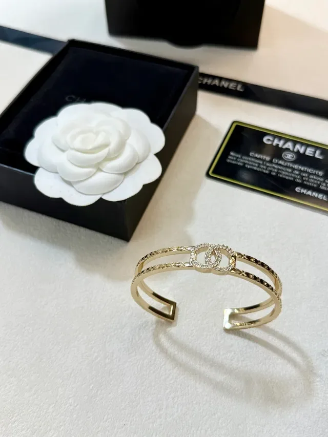 Bracelet Chanel CC Motif Cristaux Pavé Doré Double Poignet 8