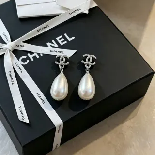 Chanel CC 珍珠坠 白银 泪滴 互锁 Logo 耳环