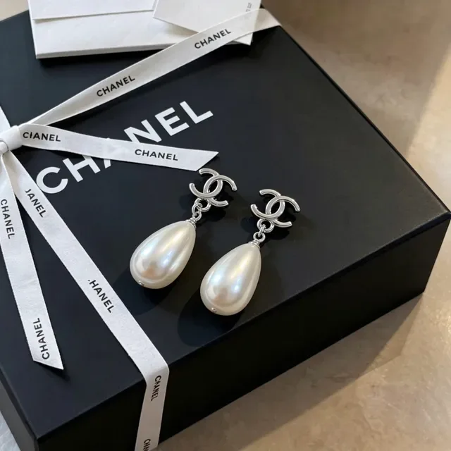 Chanel CC Pearl Drop White Silver Teardrop Interlocking Logo Earrings 6