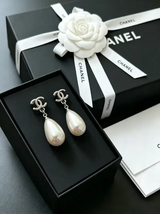 Chanel CC Pearl Drop White Silver Teardrop Interlocking Logo Earrings 7