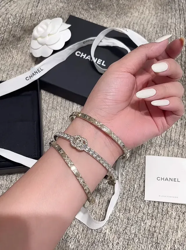 Bracelet Chanel Coco Crush en or transparent orné de cristaux 2