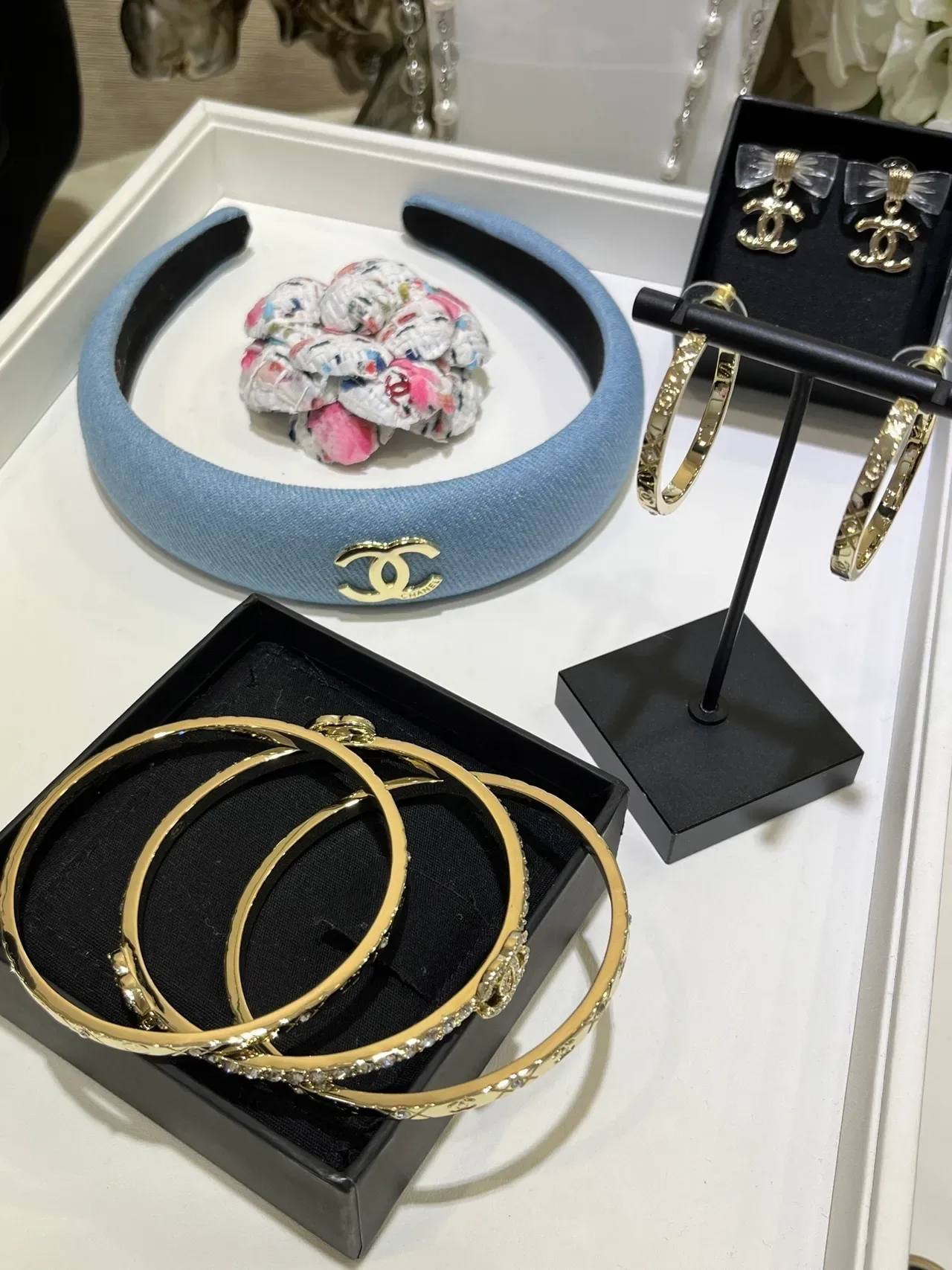 Bracelet Chanel Coco Crush en or transparent orné de cristaux 4