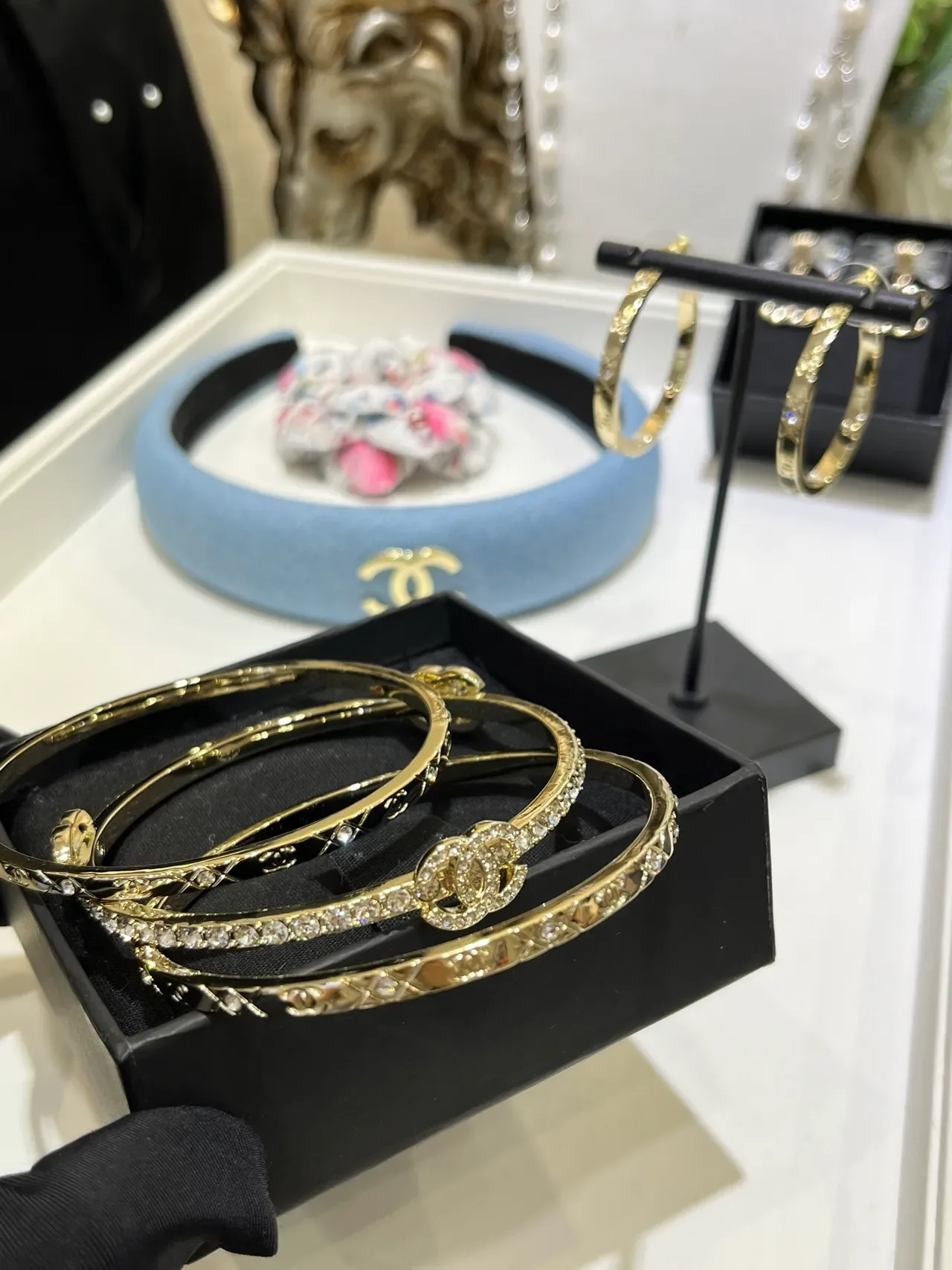 Bracelet Chanel Coco Crush en or transparent orné de cristaux 5