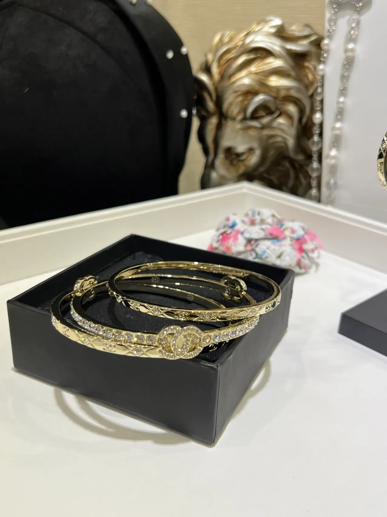Bracelet Chanel Coco Crush en or transparent orné de cristaux 9