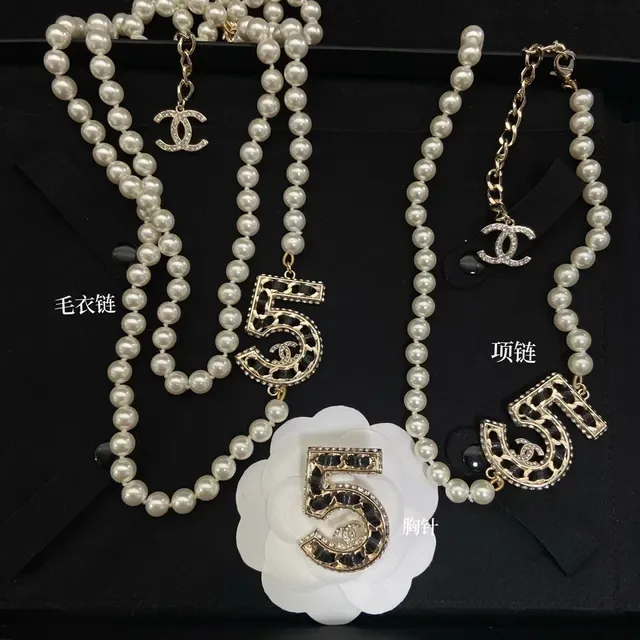 Collier Chanel Coco Neige '5' Collection Chaîne de Perles Or Blanc avec Logo CC 6