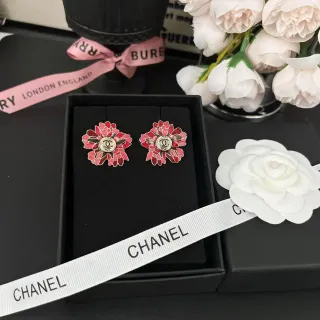 Chanel 花朵珐琅 CC Logo 耳钉