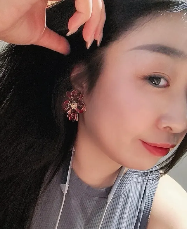 Chanel Floral Enamel CC Logo Stud Earrings 5