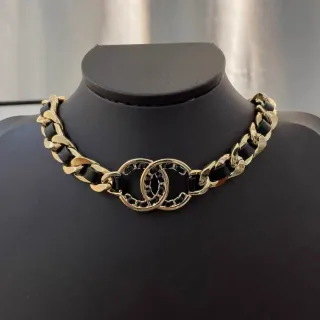 Chanel सोने की काली मोटी कर्ब-लिंक चेन विरोधाभासी हार