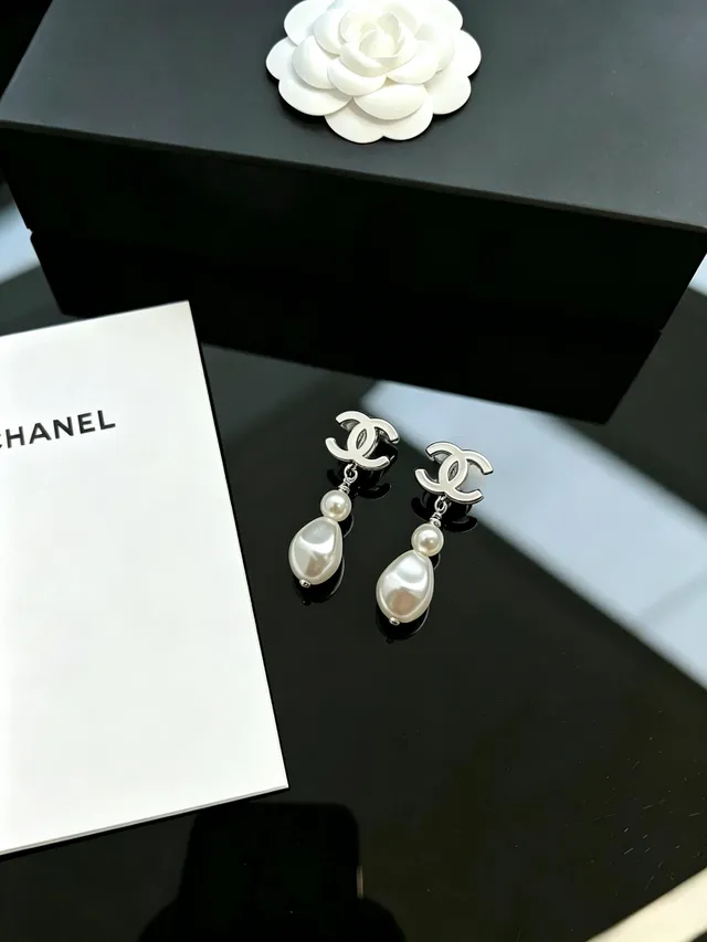 Chanel Interlocking CC डबल पर्ल ड्रॉप ईयरिंग्स 3
