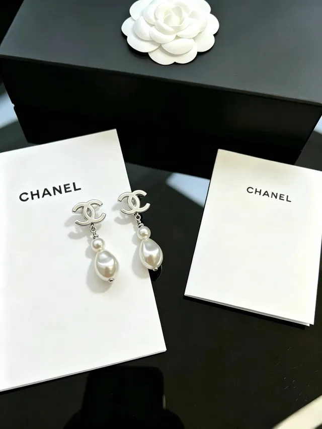 Chanel Interlocking CC डबल पर्ल ड्रॉप ईयरिंग्स 4