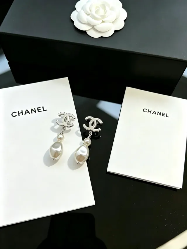 Chanel Interlocking CC डबल पर्ल ड्रॉप ईयरिंग्स 5