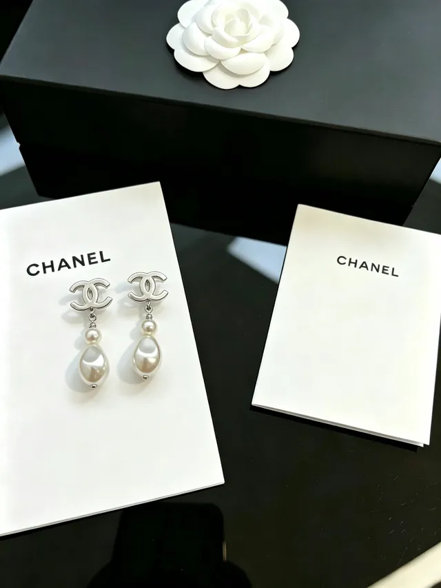 Chanel Interlocking CC डबल पर्ल ड्रॉप ईयरिंग्स 6
