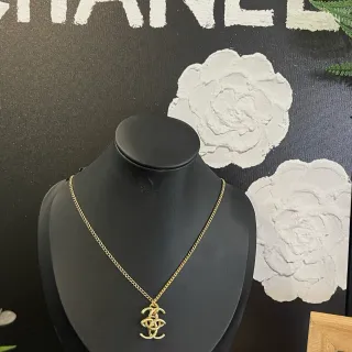 Chanel Interlocking CC Pendant गोल्ड-टोन नेकलेस