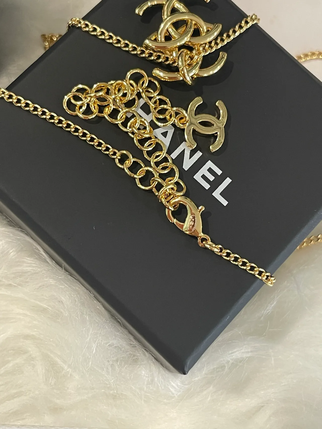 Chanel Interlocking CC Pendant Gold-Tone Necklace 5