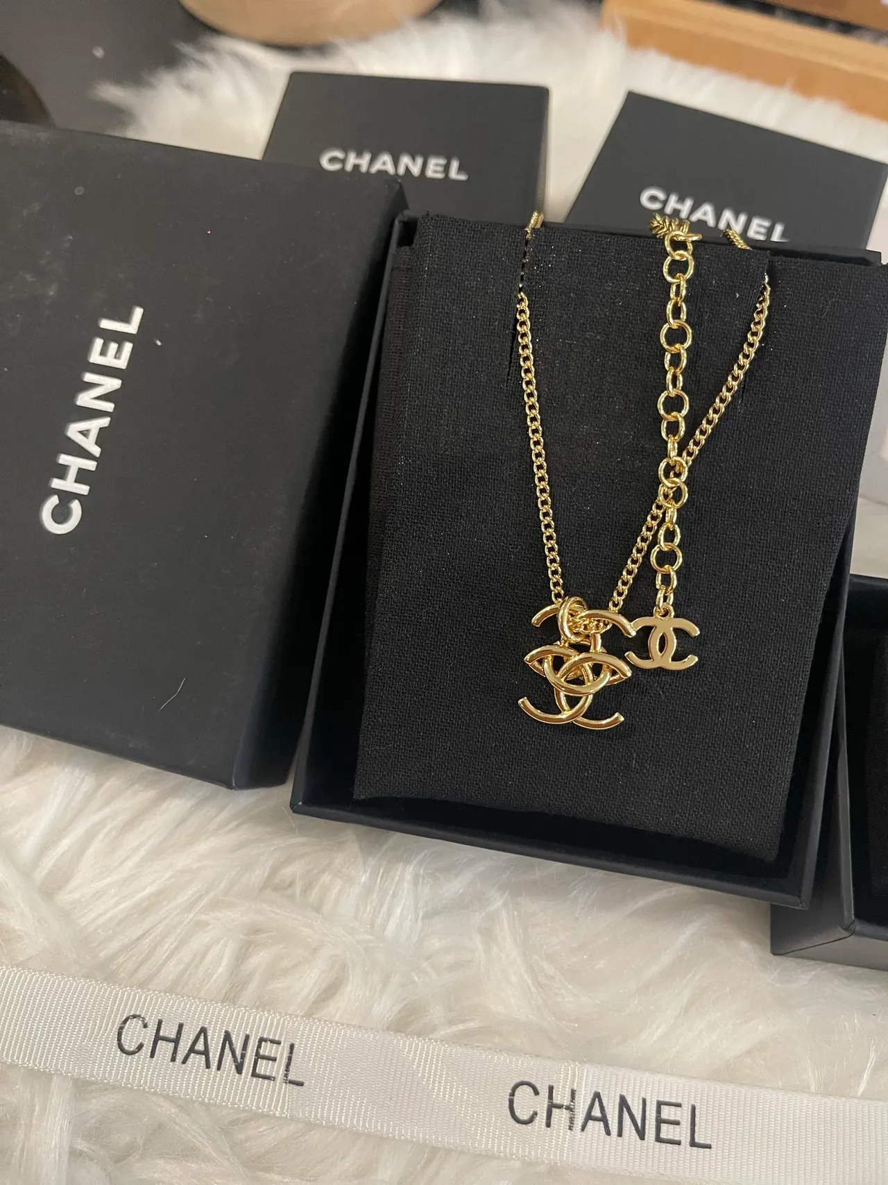 Chanel Interlocking CC Pendant Gold-Tone Necklace 7