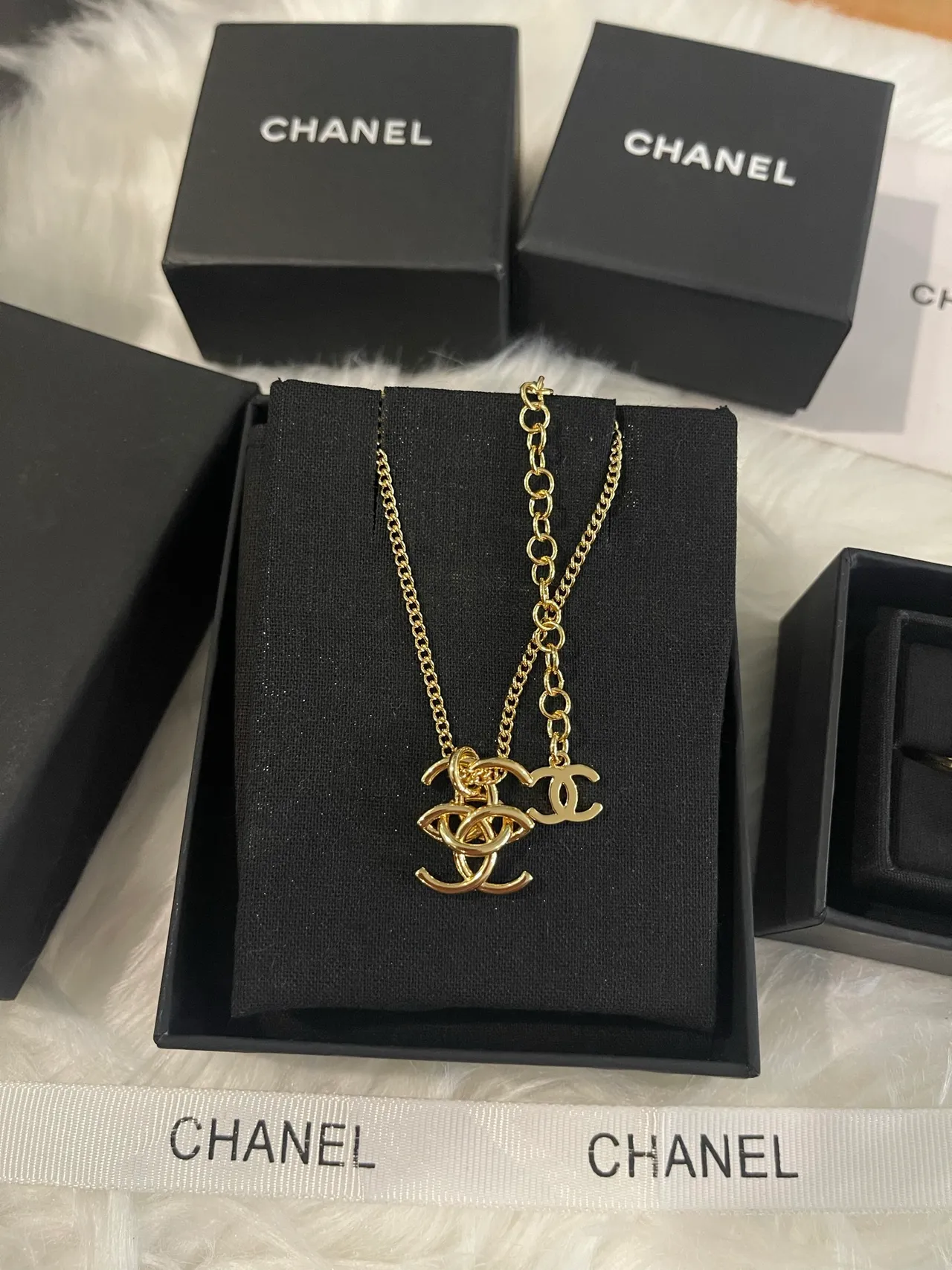 Chanel Interlocking CC Pendant Gold-Tone Necklace 8