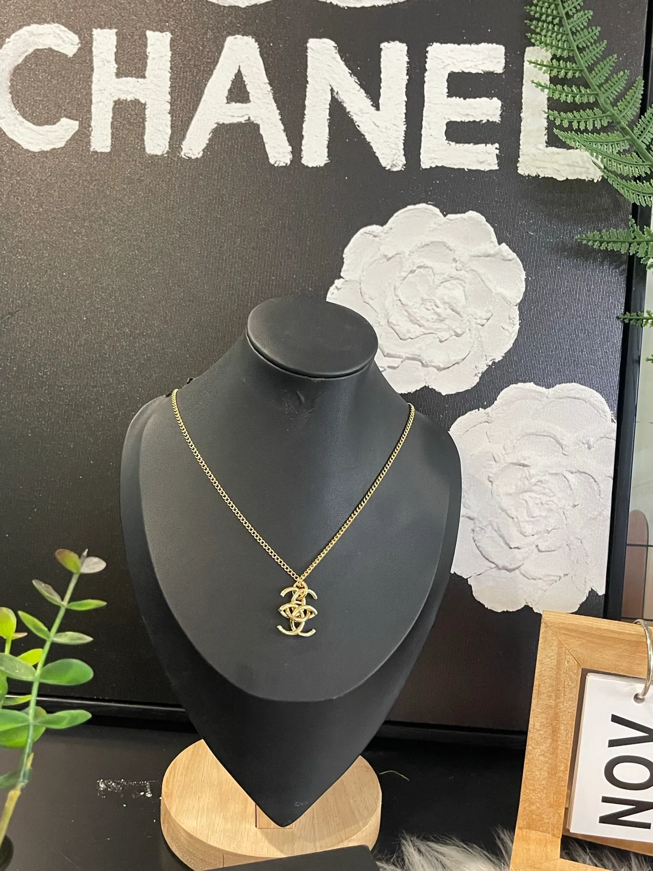 Chanel Interlocking CC Pendant Gold-Tone Necklace 11