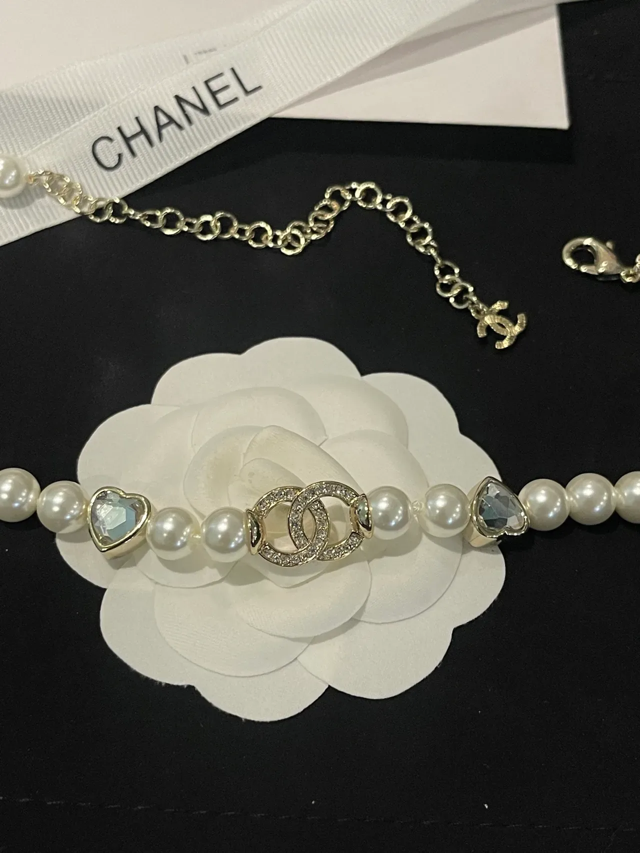 Chanel मोती और क्रिस्टल CC Logo हार 5