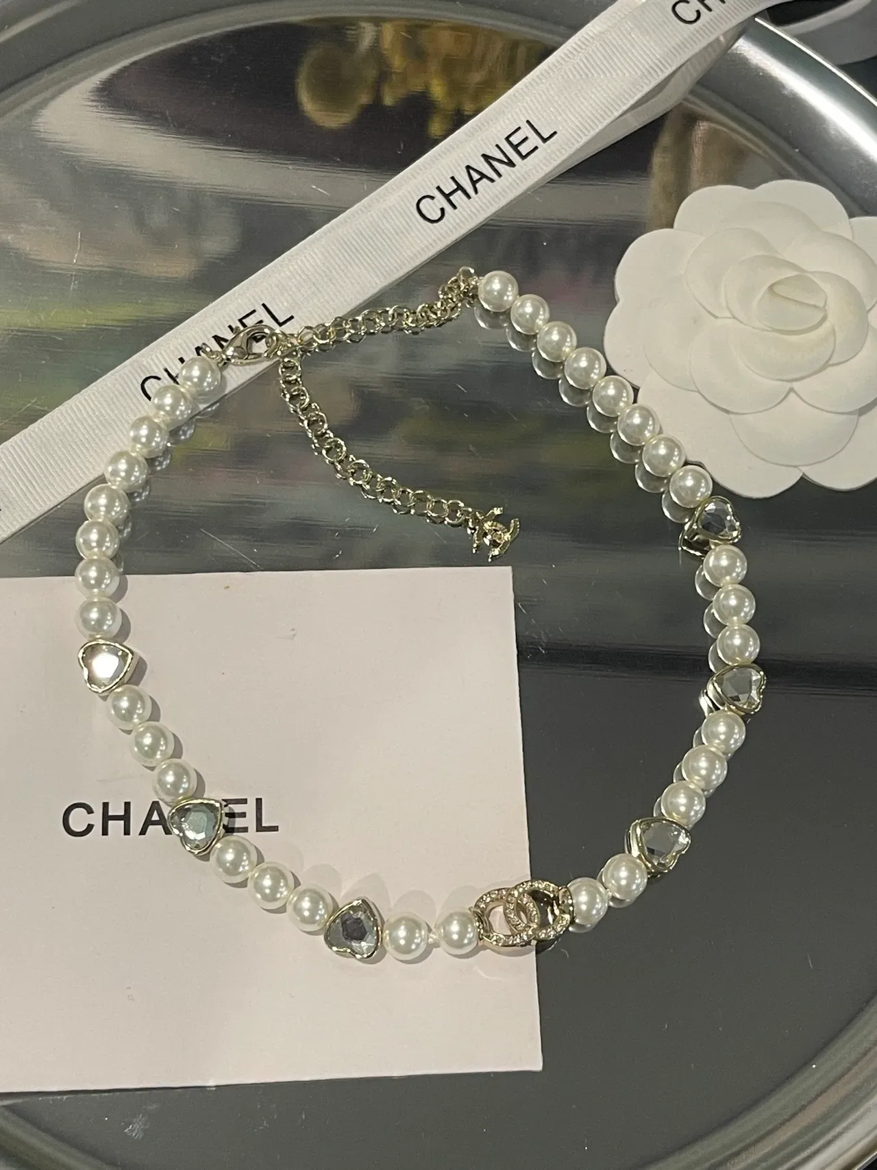 Chanel मोती और क्रिस्टल CC Logo हार 8