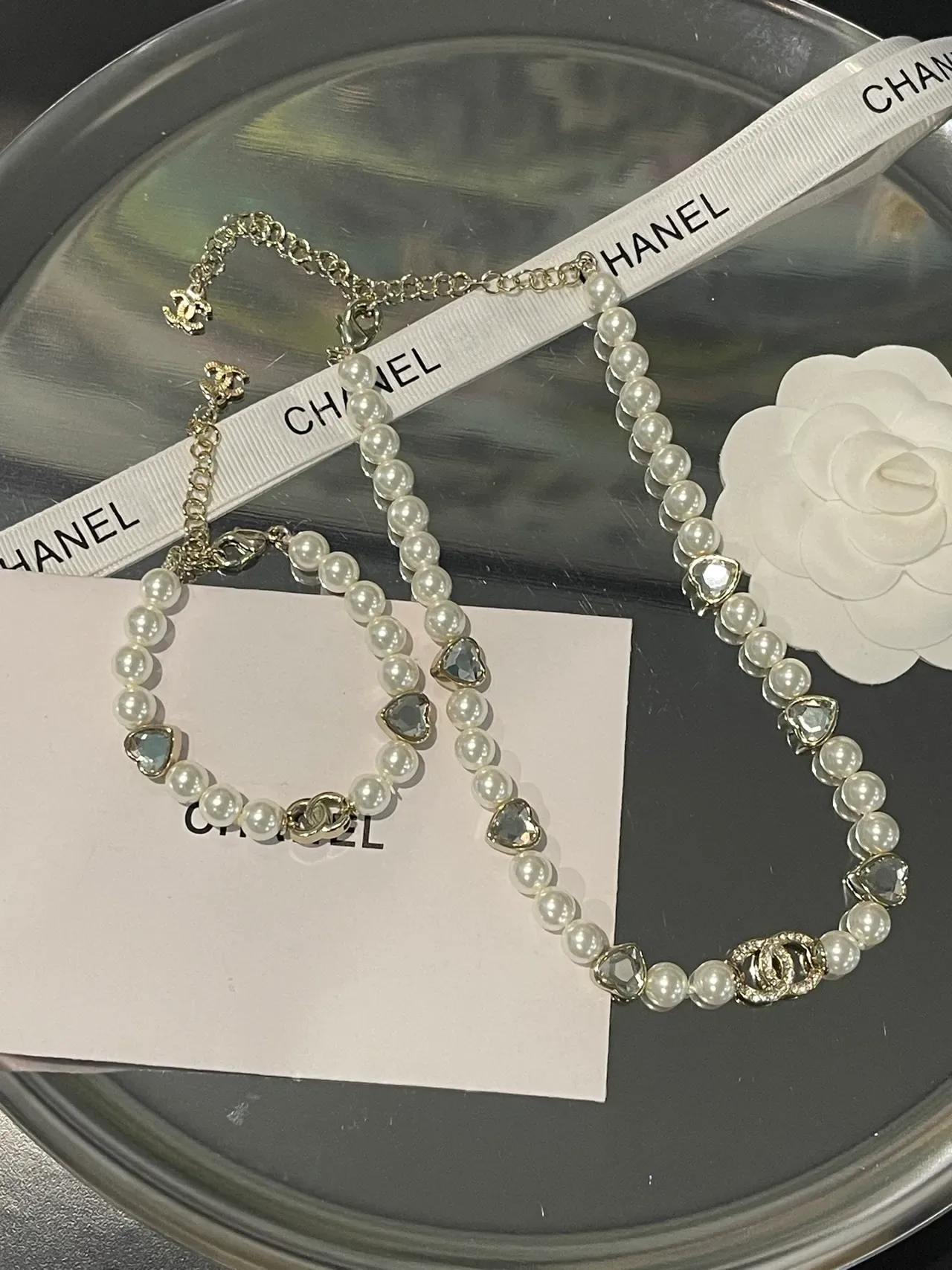 Chanel मोती और क्रिस्टल CC Logo हार 9